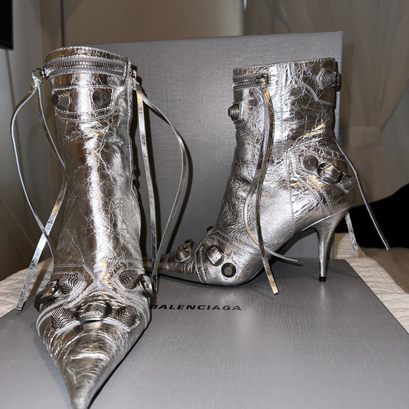 WOMEN'S CAGOLE 90MM BOOTIE METALLIZED IN SILVER - Picture 8 of 9